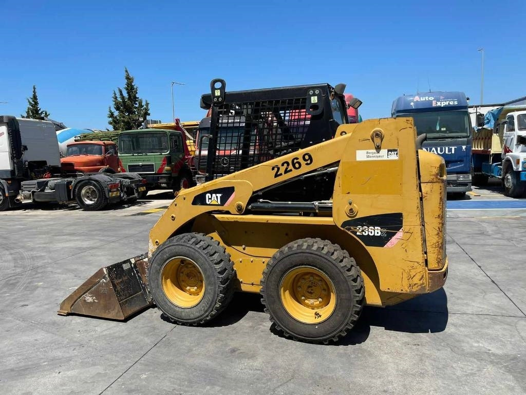 Skid steer loader CAT 236 B: picture 16