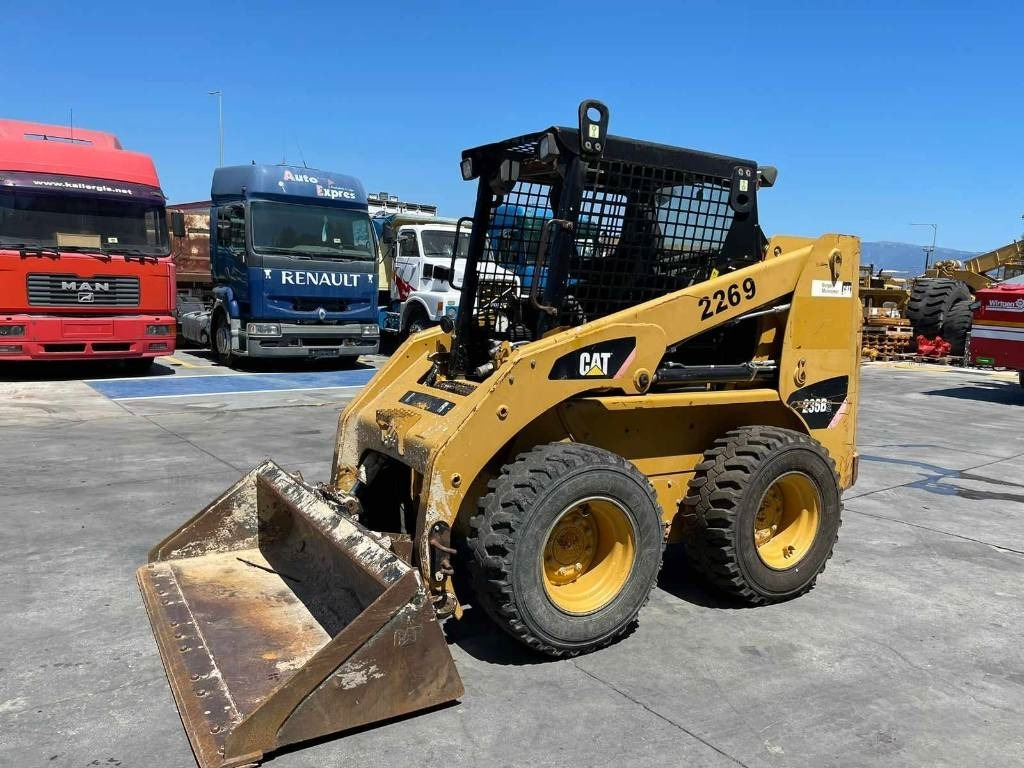 Skid steer loader CAT 236 B: picture 17