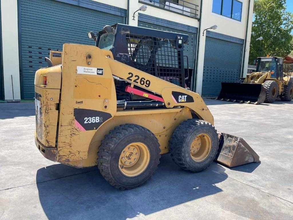 Skid steer loader CAT 236 B: picture 19