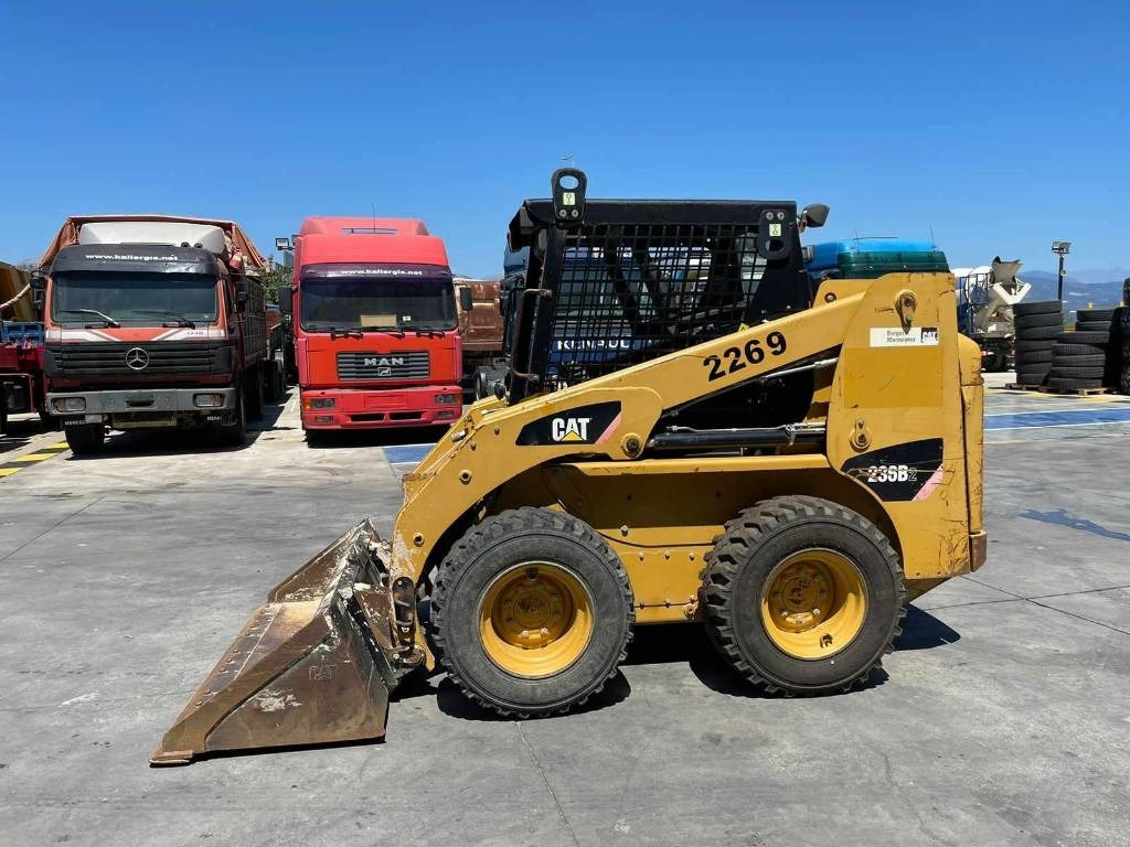 Skid steer loader CAT 236 B: picture 7