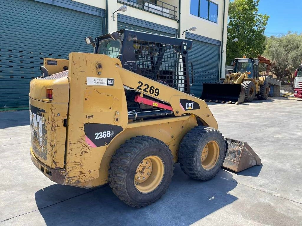 Skid steer loader CAT 236 B: picture 14
