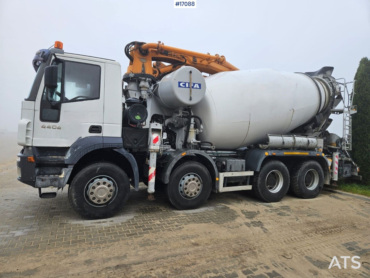 Concrete pump CIFA Magnum MK 28,4 IVECO 8x4 (2006) - Concrete pump truck: picture 1 Concrete pump CIFA Magnum MK 28,4 IVECO 8x4 (2006) - Concrete pump truck: picture 1