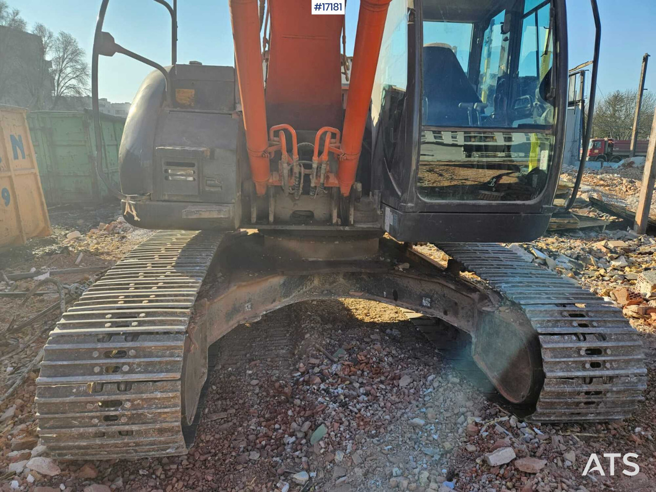 Hydraulic excavator Hitachi ZX225 LC (2013) - Crawler excavator: picture 5 Hydraulic excavator Hitachi ZX225 LC (2013) - Crawler excavator: picture 5