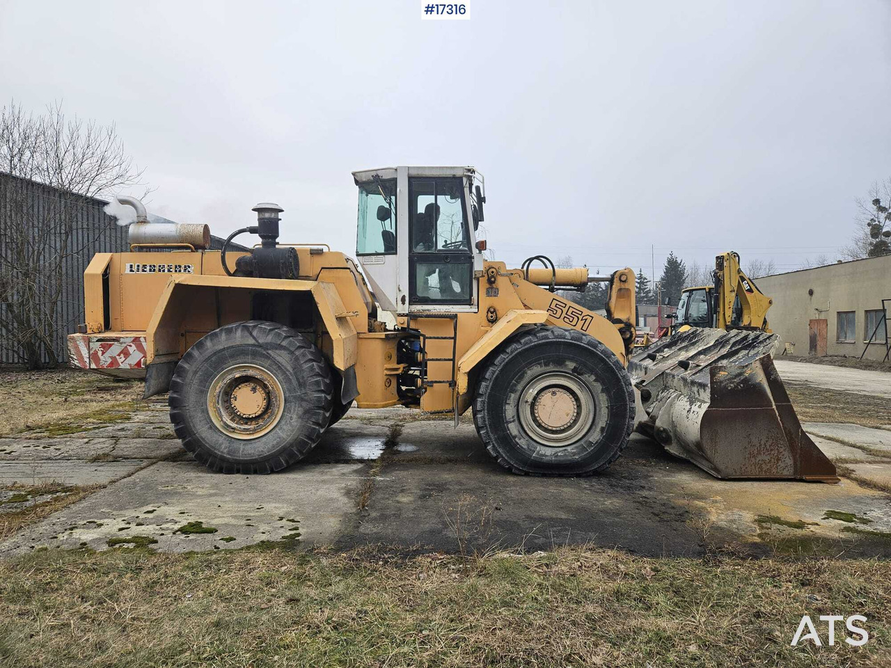 LIEBHERR L551 wheel loader (1995) - Wheel loader: picture 5 LIEBHERR L551 wheel loader (1995) - Wheel loader: picture 5