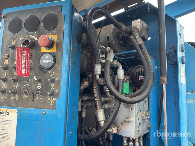 2007 Genie Z-60/34 4WD Diesel Articulating Boom Lift - Articulated boom: picture 5 2007 Genie Z-60/34 4WD Diesel Articulating Boom Lift - Articulated boom: picture 5