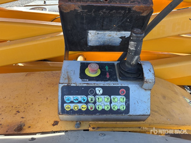 2008 Haulotte Compact 12DX Diesel Scissor Lift - Scissor lift: picture 5 2008 Haulotte Compact 12DX Diesel Scissor Lift - Scissor lift: picture 5