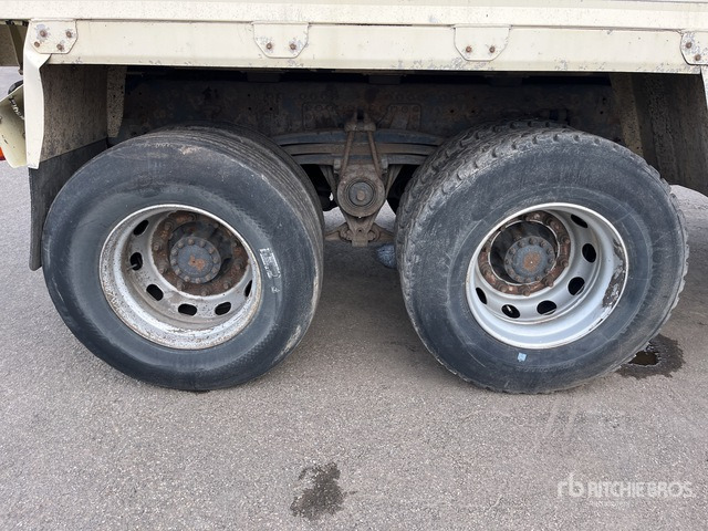 2010 Volvo FM420 8x4 Twin-Steer Sleeper Quad/A Dump Truck - Tipper: picture 5 2010 Volvo FM420 8x4 Twin-Steer Sleeper Quad/A Dump Truck - Tipper: picture 5