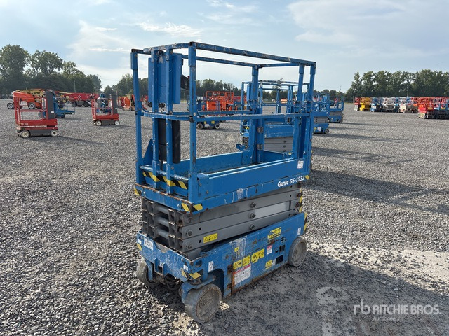 2013 Genie GS-1932 Electric Scissor Lift - Scissor lift: picture 1 2013 Genie GS-1932 Electric Scissor Lift - Scissor lift: picture 1