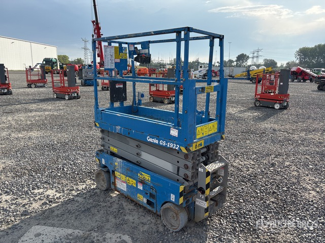 2013 Genie GS-1932 Electric Scissor Lift - Scissor lift: picture 3 2013 Genie GS-1932 Electric Scissor Lift - Scissor lift: picture 3