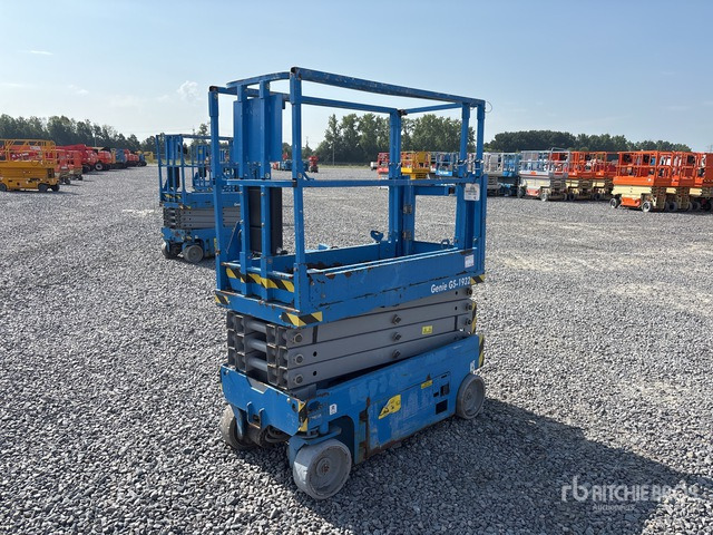 2013 Genie GS-1932 Electric Scissor Lift - Scissor lift: picture 2 2013 Genie GS-1932 Electric Scissor Lift - Scissor lift: picture 2