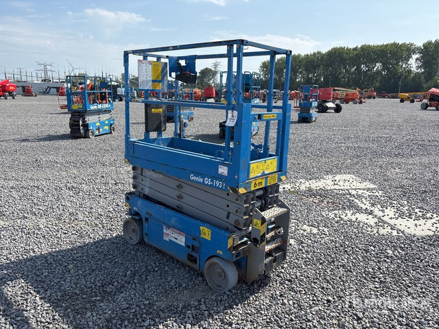 2013 Genie GS-1932 Electric Scissor Lift - Scissor lift: picture 3 2013 Genie GS-1932 Electric Scissor Lift - Scissor lift: picture 3