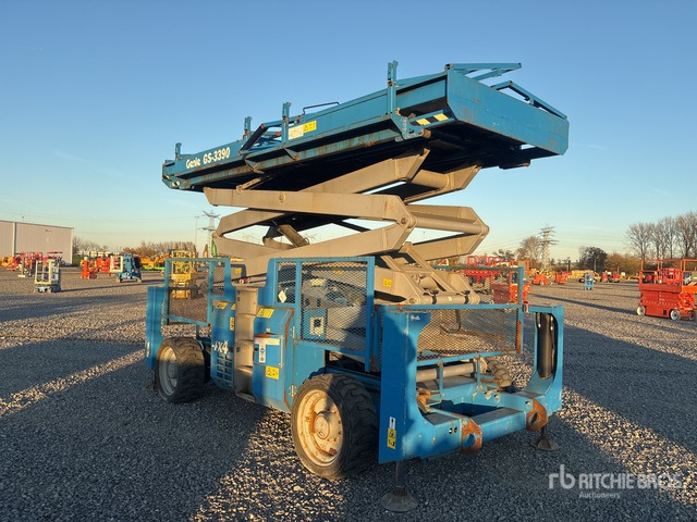 2013 Genie GS-3390 4x4 Diesel Scissor Lift - Scissor lift: picture 5 2013 Genie GS-3390 4x4 Diesel Scissor Lift - Scissor lift: picture 5