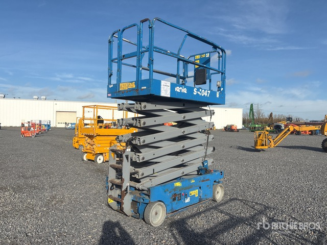 2015 Genie GS-4047 Electric Scissor Lift - Scissor lift: picture 2 2015 Genie GS-4047 Electric Scissor Lift - Scissor lift: picture 2