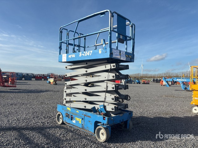 2015 Genie GS-4047 Electric Scissor Lift - Scissor lift: picture 3 2015 Genie GS-4047 Electric Scissor Lift - Scissor lift: picture 3