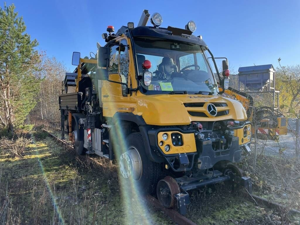 Municipal/ Special vehicle Mercedes-Benz Unimog u427: picture 1