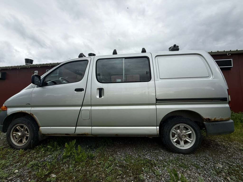 Small van Toyota Hiace 4x4: picture 9