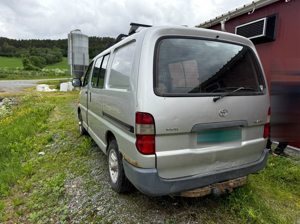 Small van Toyota Hiace 4x4: picture 7