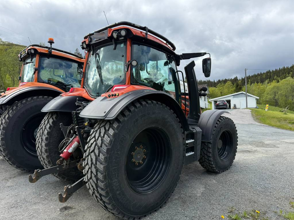 Valtra N175 V inkl. Noremat armklipper kantslåttløsning - Farm tractor: picture 5 Valtra N175 V inkl. Noremat armklipper kantslåttløsning - Farm tractor: picture 5
