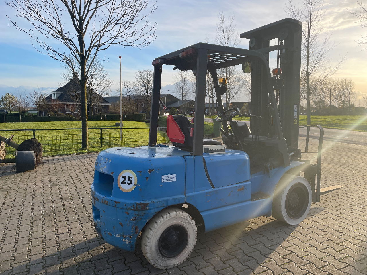 Nissan 3.5 tons diesel heftruck triplo 5.50m Hefhoogte 2000 uur  - Forklift: picture 3 Nissan 3.5 tons diesel heftruck triplo 5.50m Hefhoogte 2000 uur  - Forklift: picture 3