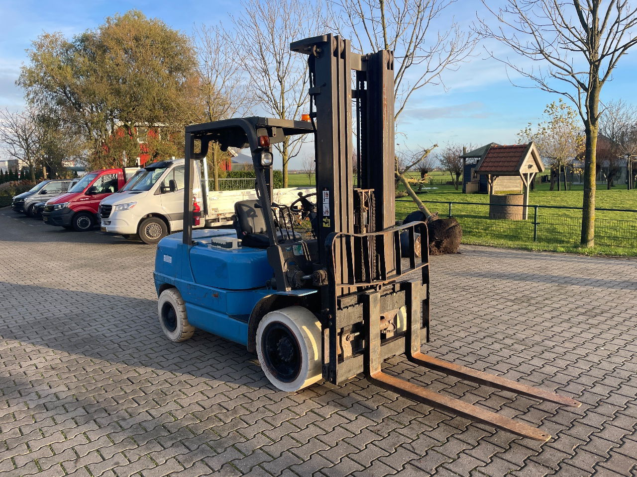 Nissan 3.5 tons diesel heftruck triplo 5.50m Hefhoogte 2000 uur  - Forklift: picture 4 Nissan 3.5 tons diesel heftruck triplo 5.50m Hefhoogte 2000 uur  - Forklift: picture 4