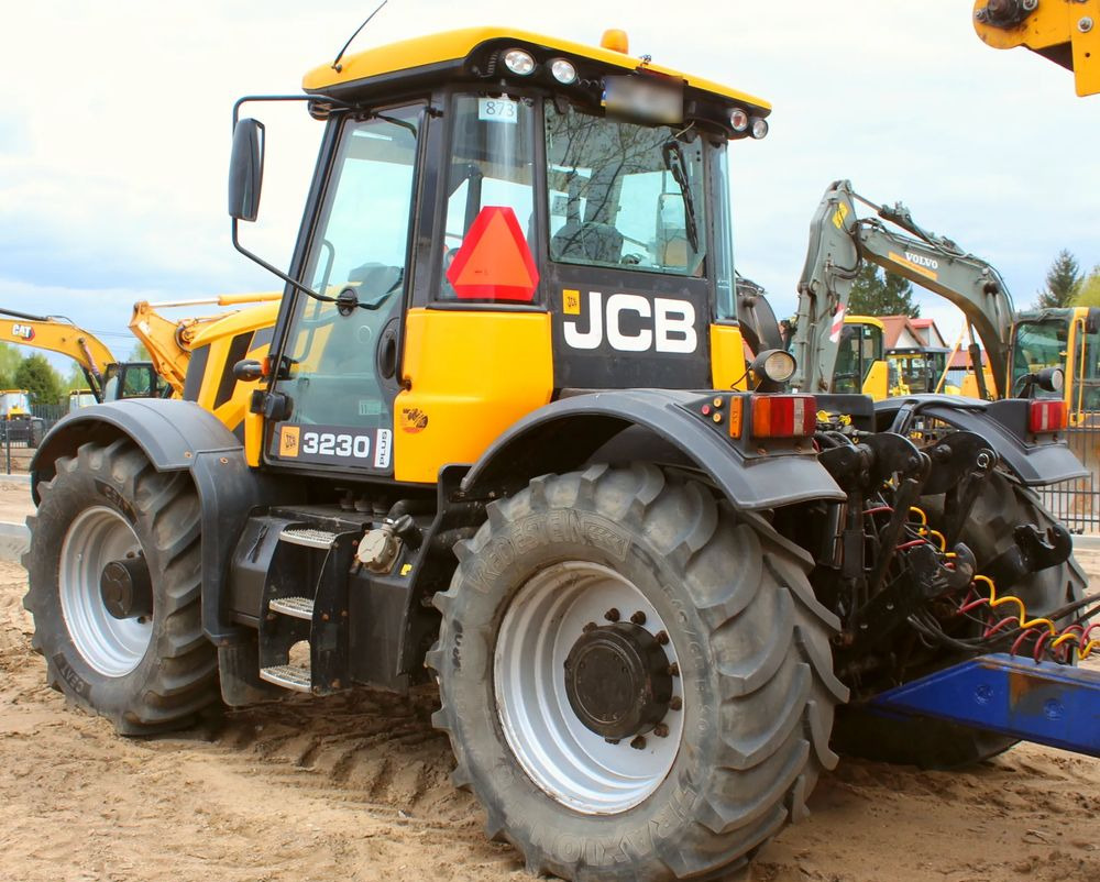 JCB Fastrac 3230 Plus - Farm tractor: picture 5 JCB Fastrac 3230 Plus - Farm tractor: picture 5