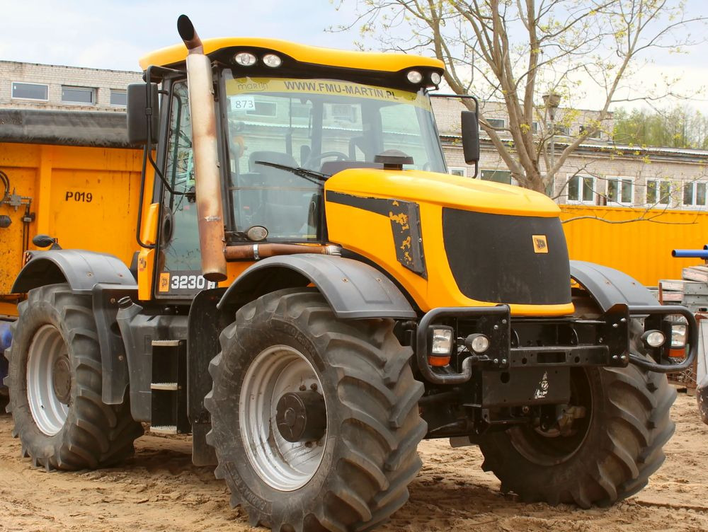 JCB Fastrac 3230 Plus - Farm tractor: picture 2 JCB Fastrac 3230 Plus - Farm tractor: picture 2