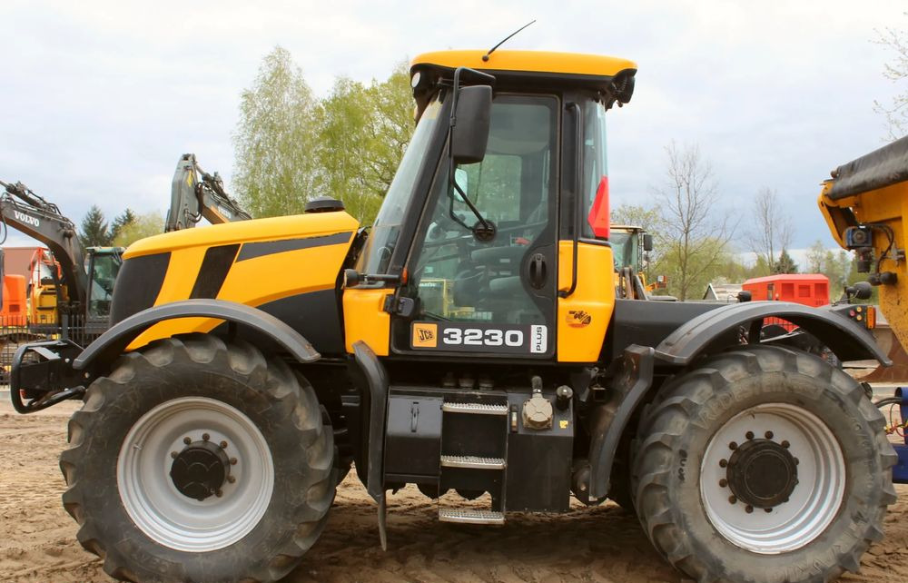 JCB Fastrac 3230 Plus - Farm tractor: picture 1 JCB Fastrac 3230 Plus - Farm tractor: picture 1