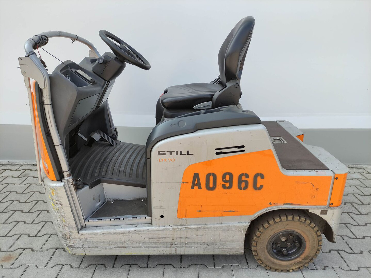 Still LTX-70 - Tow tractor: picture 1 Still LTX-70 - Tow tractor: picture 1