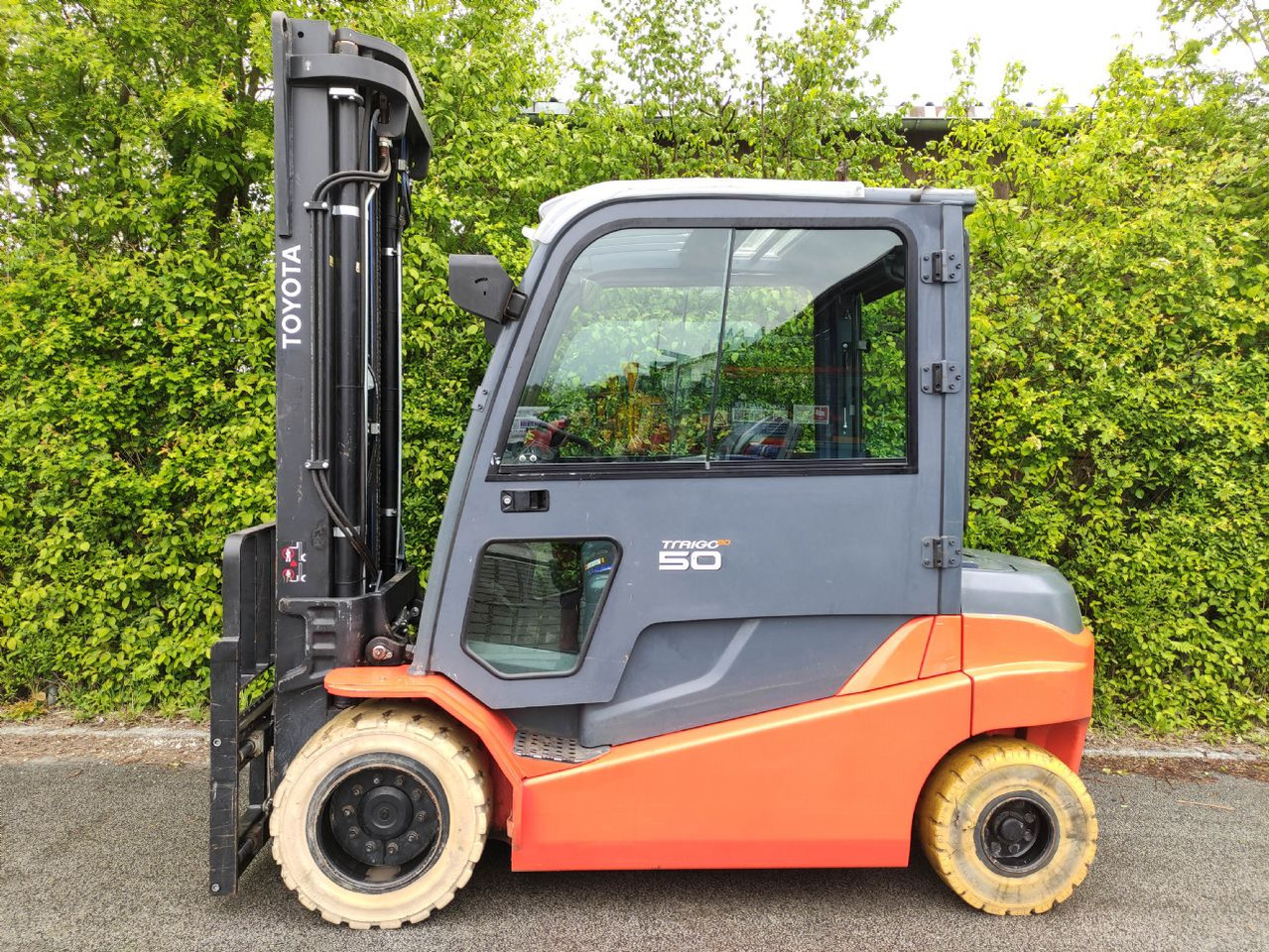 Toyota 8FBMT50 - Electric forklift: picture 1 Toyota 8FBMT50 - Electric forklift: picture 1