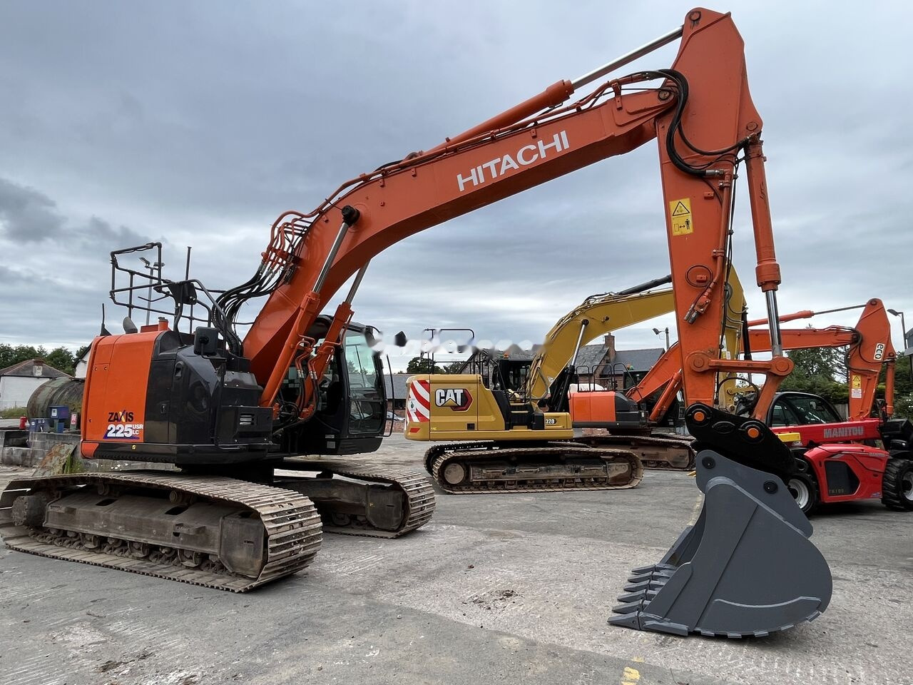 Hitachi ZX225 - Crawler excavator: picture 2 Hitachi ZX225 - Crawler excavator: picture 2