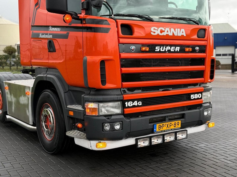 Scania R 164 GA 6X2/4 NA 580 SHOW TRUCK, GESTUURDE VOORLOPER, COMPLEET, TOP. - Tractor unit: picture 5 Scania R 164 GA 6X2/4 NA 580 SHOW TRUCK, GESTUURDE VOORLOPER, COMPLEET, TOP. - Tractor unit: picture 5