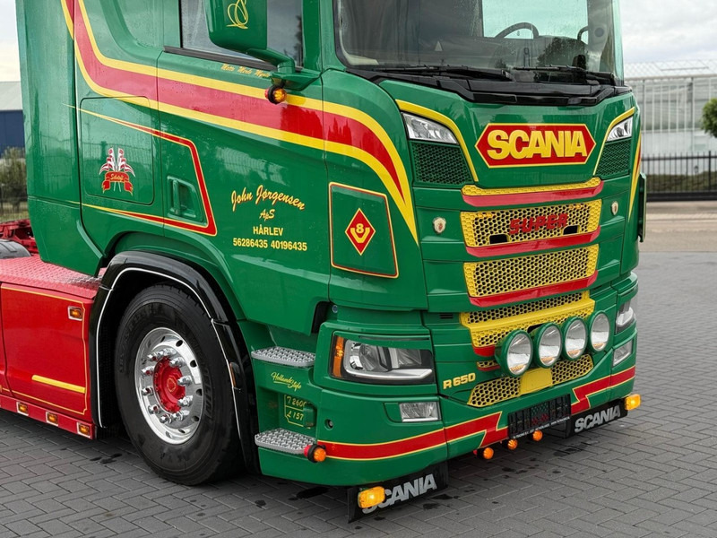 Scania R650 V8 SHOWTRUCK, VOLLUCHT, RETARDER, AUDIO, HYDRAULIEK, COMPLEET VOL. - Tractor unit: picture 2 Scania R650 V8 SHOWTRUCK, VOLLUCHT, RETARDER, AUDIO, HYDRAULIEK, COMPLEET VOL. - Tractor unit: picture 2