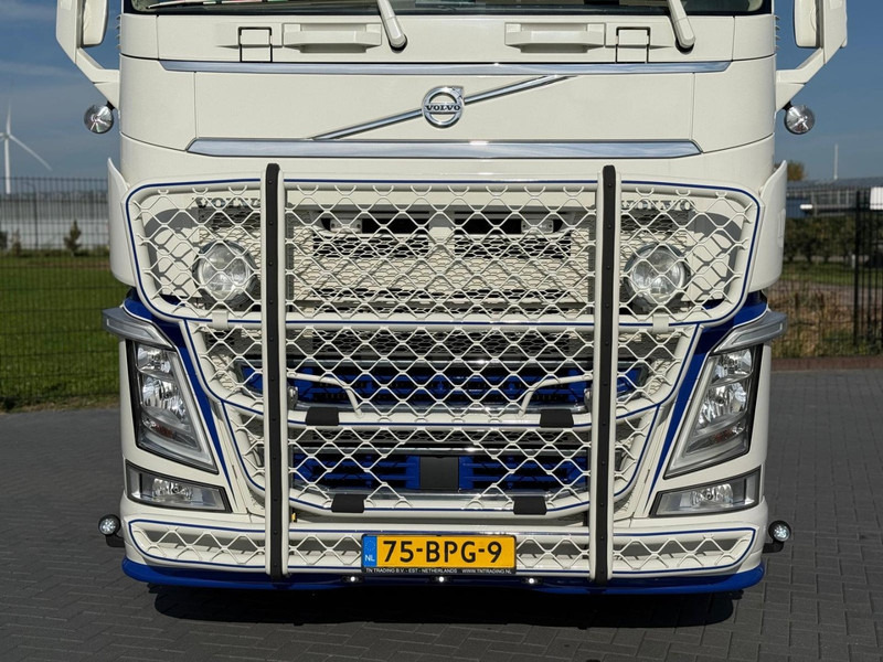 Volvo FH 13.460 SHOWSTAAT, HYDRAULIEK, COMPRESSOR, ADR, I-PARK COOL, INTERIEUR. - Tractor unit: picture 3 Volvo FH 13.460 SHOWSTAAT, HYDRAULIEK, COMPRESSOR, ADR, I-PARK COOL, INTERIEUR. - Tractor unit: picture 3