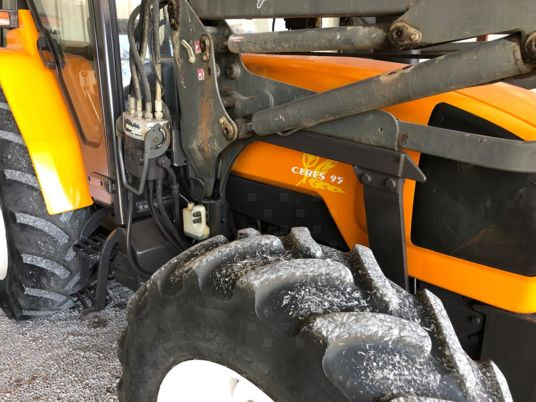 Renault CERES 95 X TRACTEUR + CHARGEUR MX80 - Farm tractor: picture 5 Renault CERES 95 X TRACTEUR + CHARGEUR MX80 - Farm tractor: picture 5