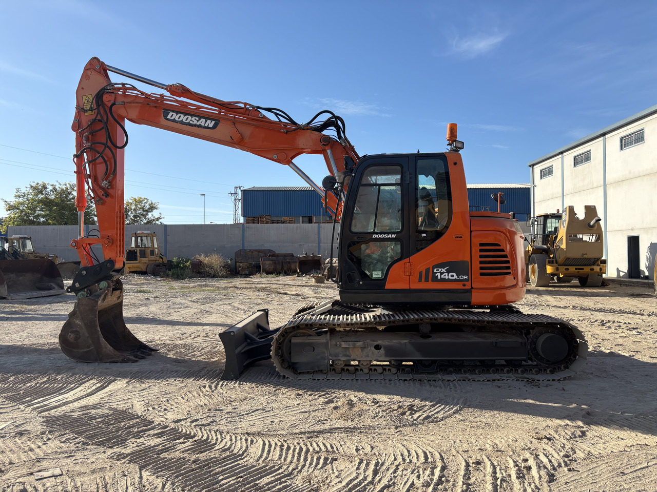 DOOSAN DX140-3 - Crawler excavator: picture 2 DOOSAN DX140-3 - Crawler excavator: picture 2
