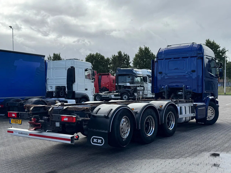 Scania R520 V8 8x4*4 Retarder / BDF / Full Air / Euro 6 - Container transporter/ Swap body truck: picture 3 Scania R520 V8 8x4*4 Retarder / BDF / Full Air / Euro 6 - Container transporter/ Swap body truck: picture 3