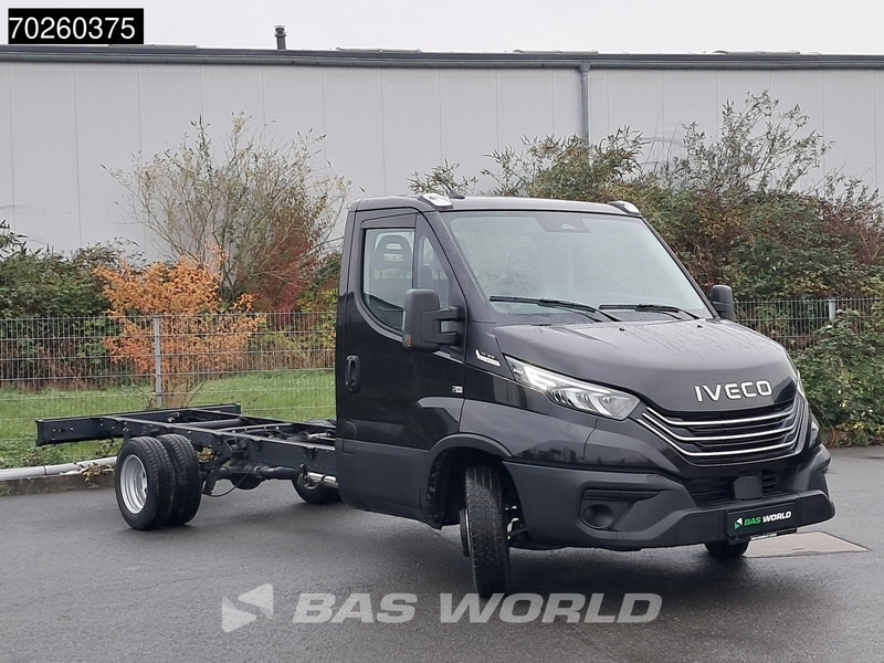 Iveco Daily 35C21 Neu! 3.0L 2025-Modell Automatik 210PS Radstand 410 Fahrgestell Doppelbereifung LED ACC Klima Euro6 Chassis A/C - Van: picture 3 Iveco Daily 35C21 Neu! 3.0L 2025-Modell Automatik 210PS Radstand 410 Fahrgestell Doppelbereifung LED ACC Klima Euro6 Chassis A/C - Van: picture 3