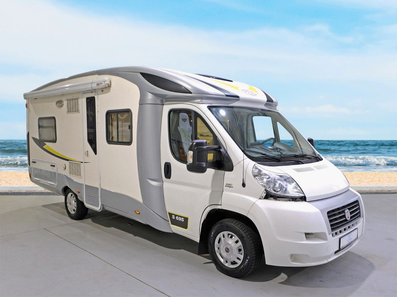 P.L.A. S 695 / Festbett / Klimaanlage / Finanzierung - Semi-integrated motorhome: picture 1 P.L.A. S 695 / Festbett / Klimaanlage / Finanzierung - Semi-integrated motorhome: picture 1