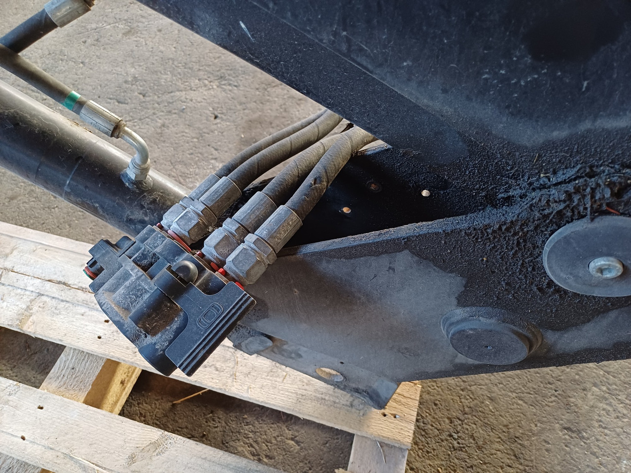 Trima X36 P Euro (22937) - Front loader for tractor: picture 5 Trima X36 P Euro (22937) - Front loader for tractor: picture 5
