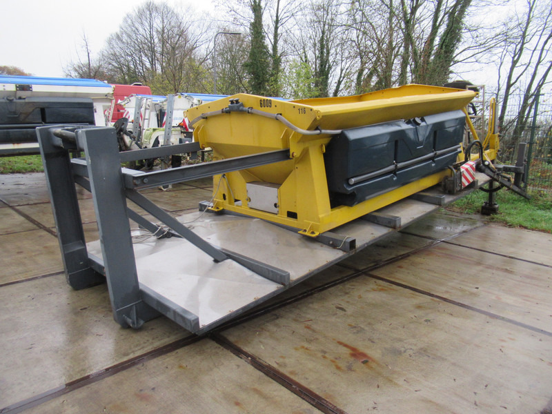 NIDO STRATOS B40-42 PALN Rotopower 4m3 + 2.200L Salzstreuer Saltspreader Zoutstrooier - Sand/ Salt spreader: picture 2 NIDO STRATOS B40-42 PALN Rotopower 4m3 + 2.200L Salzstreuer Saltspreader Zoutstrooier - Sand/ Salt spreader: picture 2