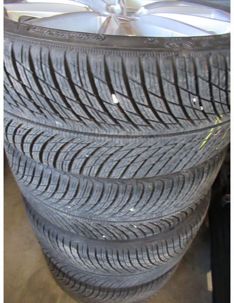 Wheel and tire package for Car Porsche 911 992 20-/21 Carrera S Winterbanden Set Wielen: picture 8 Wheel and tire package for Car Porsche 911 992 20-/21 Carrera S Winterbanden Set Wielen: picture 8