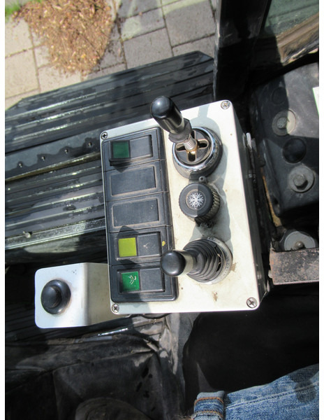 Road sweeper ROBERINE 1503 - 628 4WD Onkruidborstelmachine: picture 9