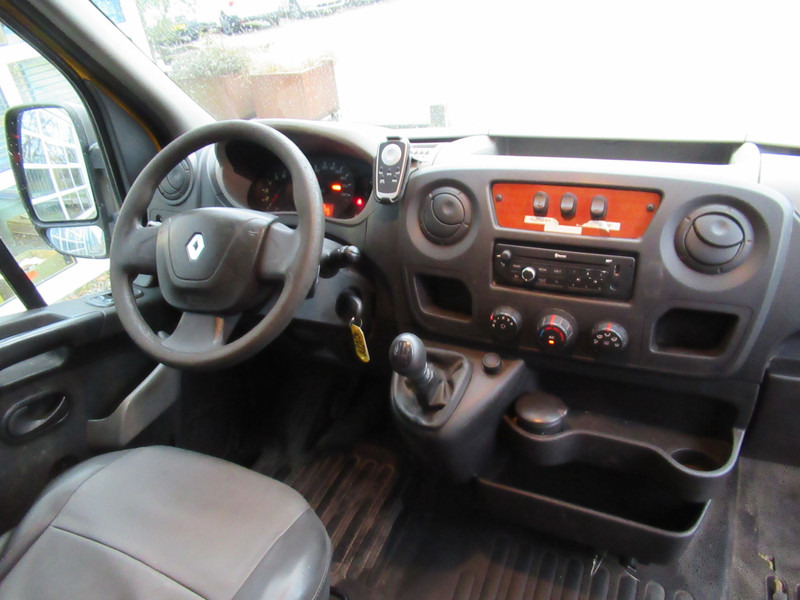 Interior photo 1: Flatbed van, Combi van Renault Master T35 2.3 dCi 92KW L2 DOKA Dubbelcabine