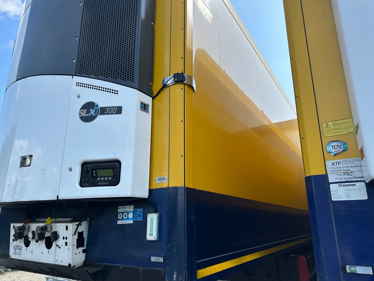 Closed box semi-trailer Krone Thermoking/SD TKS/SLXi 300: picture 13