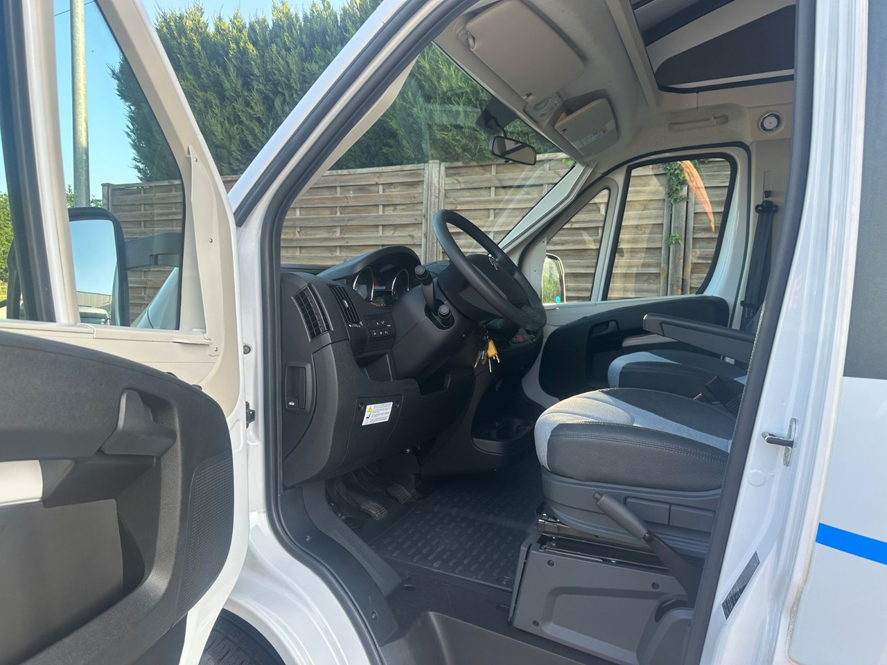 Sun Living S 75 SL XTRA Hubbett/Solar/Panorama/Markise - Semi-integrated motorhome: picture 5 Sun Living S 75 SL XTRA Hubbett/Solar/Panorama/Markise - Semi-integrated motorhome: picture 5