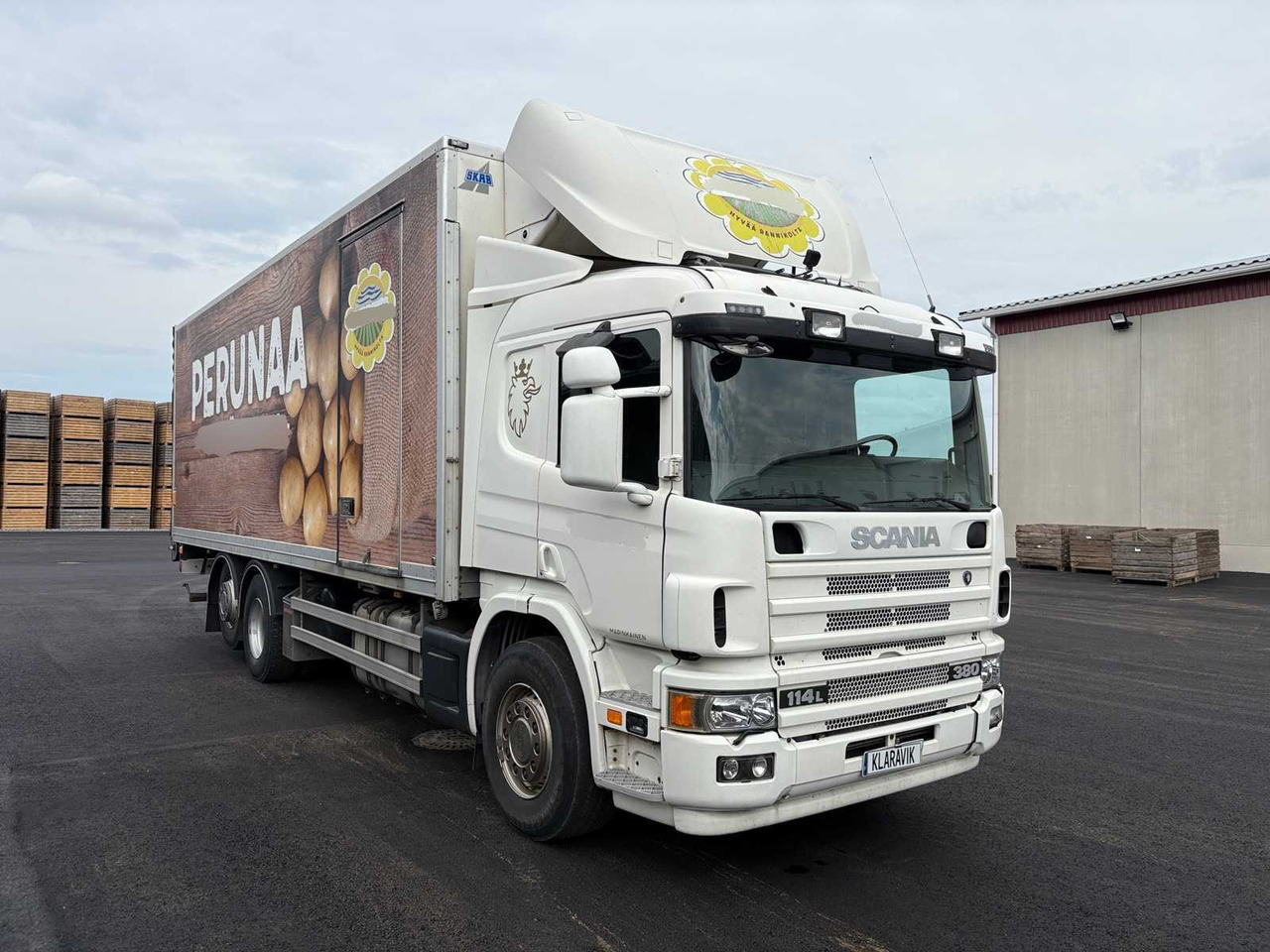 SCANIA 114L truck - Box truck: picture 3 SCANIA 114L truck - Box truck: picture 3