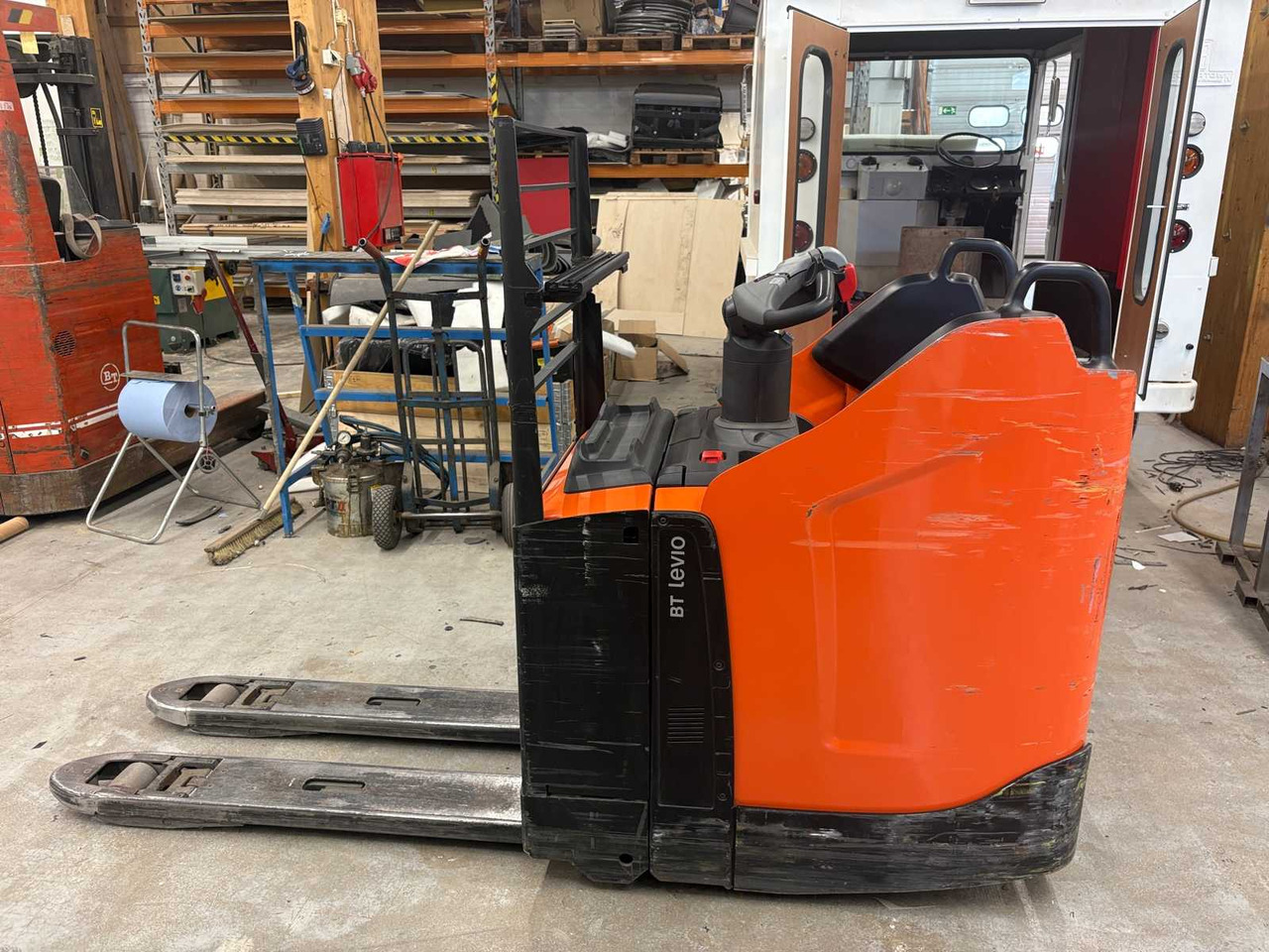 Toyota LPE 200 BT Levlo pallet truck - Pallet truck: picture 4 Toyota LPE 200 BT Levlo pallet truck - Pallet truck: picture 4