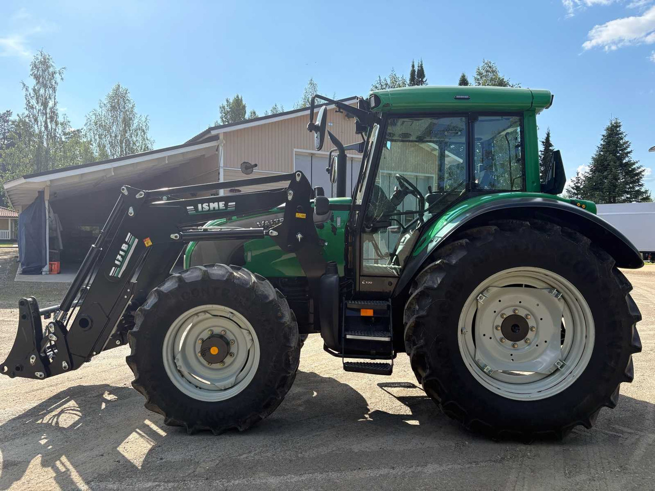 Tractor Valtra C120 4.4 - Farm tractor: picture 3 Tractor Valtra C120 4.4 - Farm tractor: picture 3