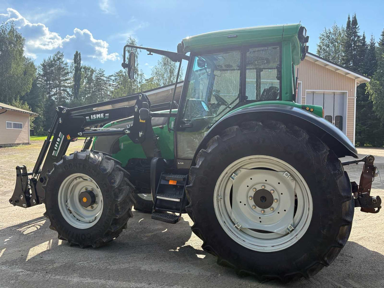 Tractor Valtra C120 4.4 - Farm tractor: picture 4 Tractor Valtra C120 4.4 - Farm tractor: picture 4