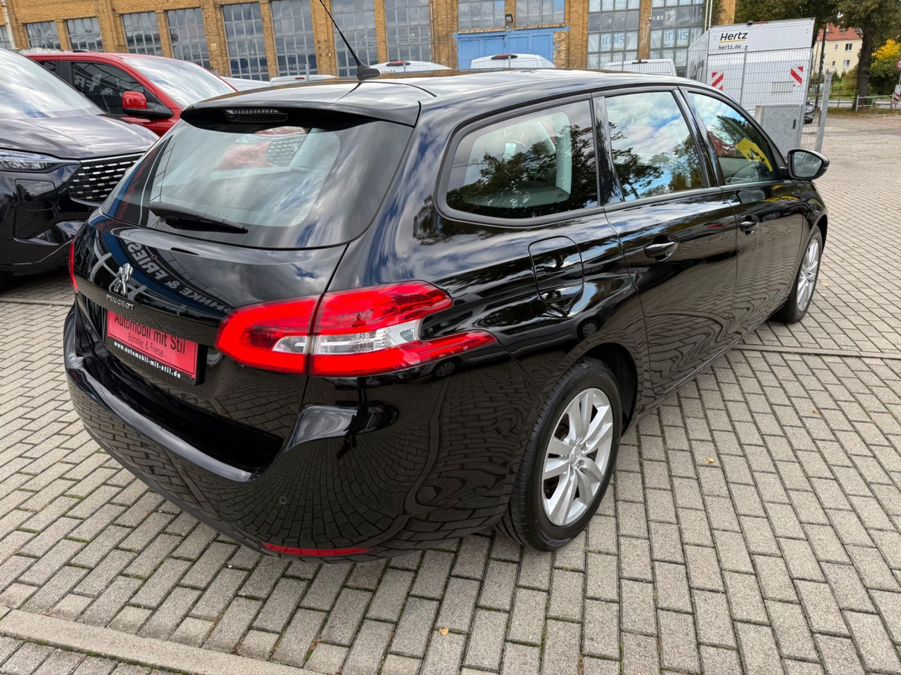 Peugeot 308 SW Active TEMPOMAT NAVI KLIMAA NAVI - Station wagon: picture 4 Peugeot 308 SW Active TEMPOMAT NAVI KLIMAA NAVI - Station wagon: picture 4